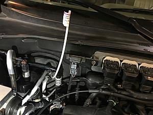 2005 Mercury Mariner vacuum line pass-thru-1.jpg